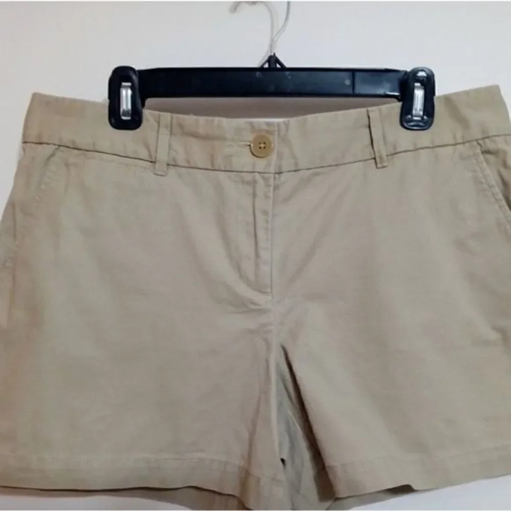 Ann Taylor LOFT Khaki Modern Shorts Size 8 - Picture 3 of 11